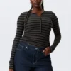 Camiseta Henley entallada de manga larga – Rayas negras y grises Camiseta Henley entallada de manga larga – Rayas negras y grises
