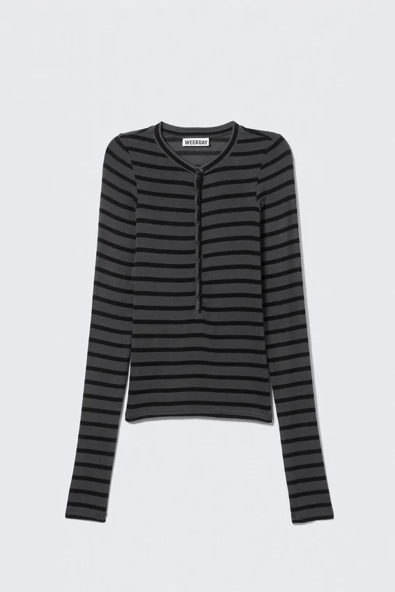 Camiseta Henley entallada de manga larga – Rayas negras y grises Camiseta Henley entallada de manga larga – Rayas negras y grises
