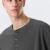 Camiseta Henley holgada de manga larga – Gris oscuro Camiseta Henley holgada de manga larga – Gris oscuro