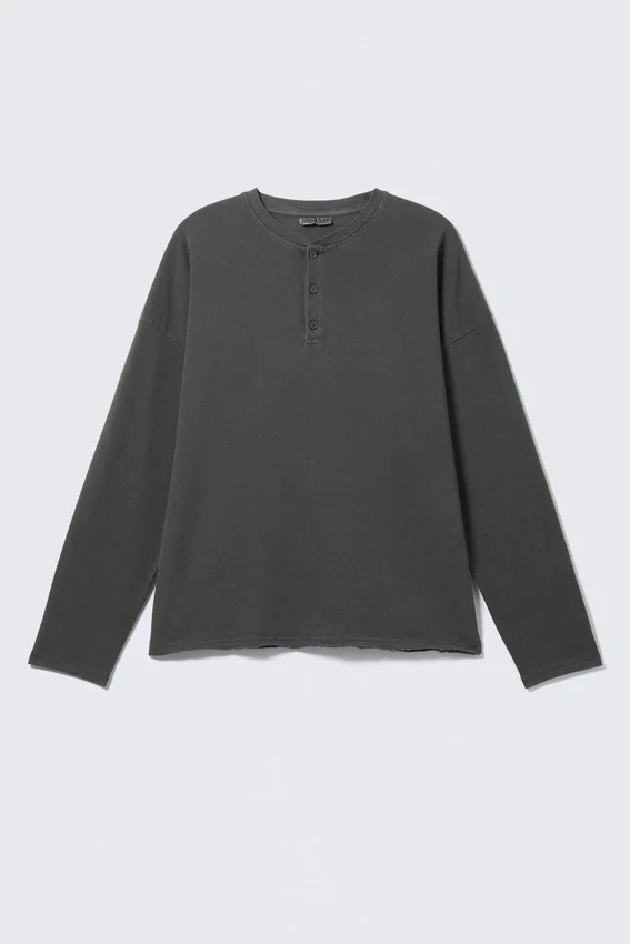Camiseta Henley holgada de manga larga – Gris oscuro Camiseta Henley holgada de manga larga – Gris oscuro