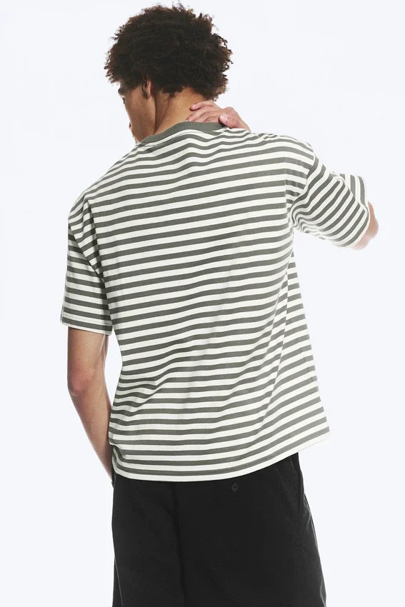 Camiseta holgada – Blanca – Rayas caqui Camiseta holgada – Blanca – Rayas caqui