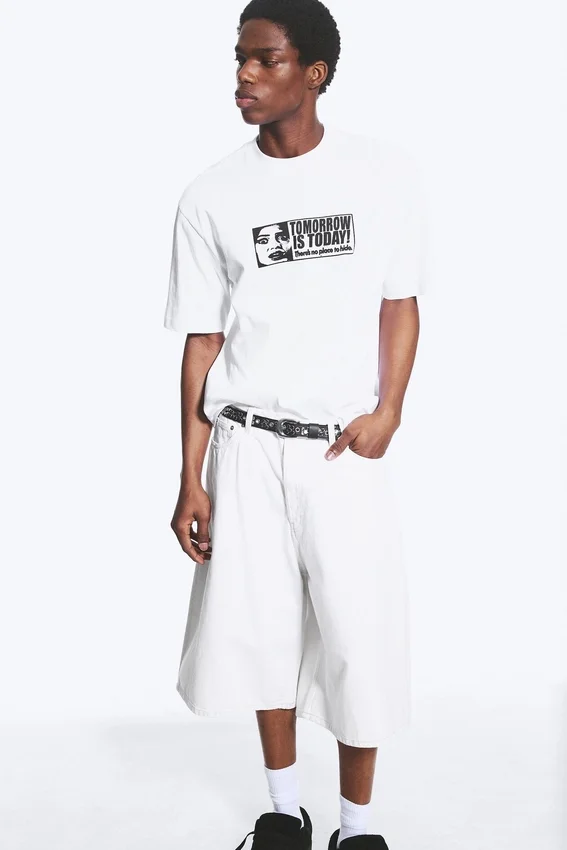 Camiseta holgada con estampados – Blanca – Tomorrow is Today Camiseta holgada con estampados – Blanca – Tomorrow is Today