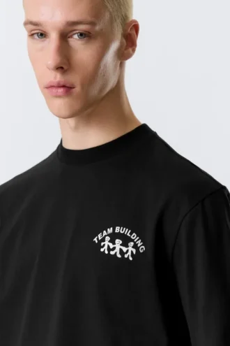 Camiseta holgada con estampados – Negro – Team Building