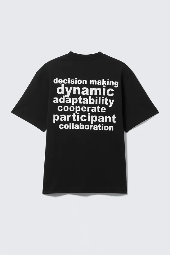 Camiseta holgada con estampados – Negro – Team Building Camiseta holgada con estampados – Negro – Team Building