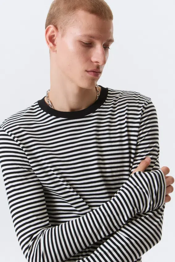Camiseta holgada de algodón de manga larga – Rayas blancas y negras Camiseta holgada de algodón de manga larga – Rayas blancas y negras