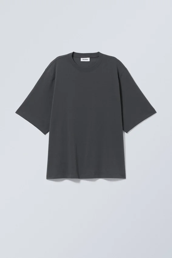 Camiseta holgada de corte oversize – negro apagado Camiseta holgada de corte oversize – negro apagado