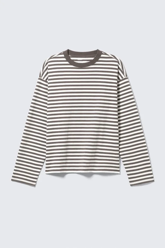Camiseta holgada de manga larga – Blanca – Rayas marrones Camiseta holgada de manga larga – Blanca – Rayas marrones
