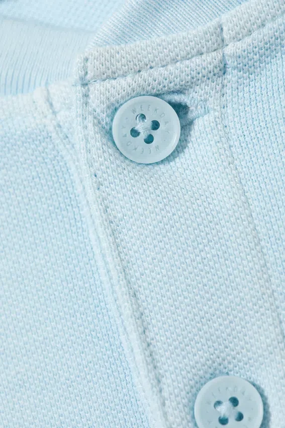 Camiseta holgada de manga larga con cuello Henley – Azul claro Camiseta holgada de manga larga con cuello Henley – Azul claro