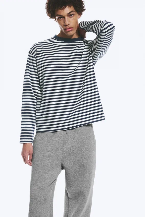 Camiseta holgada de manga larga – Rayas blancas y azul marino Camiseta holgada de manga larga – Rayas blancas y azul marino