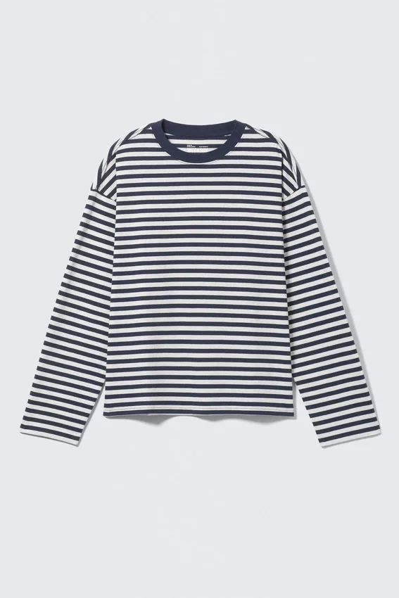 Camiseta holgada de manga larga – Rayas blancas y azul marino Camiseta holgada de manga larga – Rayas blancas y azul marino