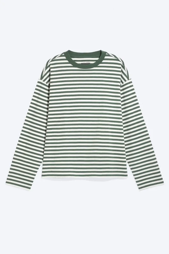 Camiseta holgada de manga larga – Rayas blancas y verde oscuro Camiseta holgada de manga larga – Rayas blancas y verde oscuro