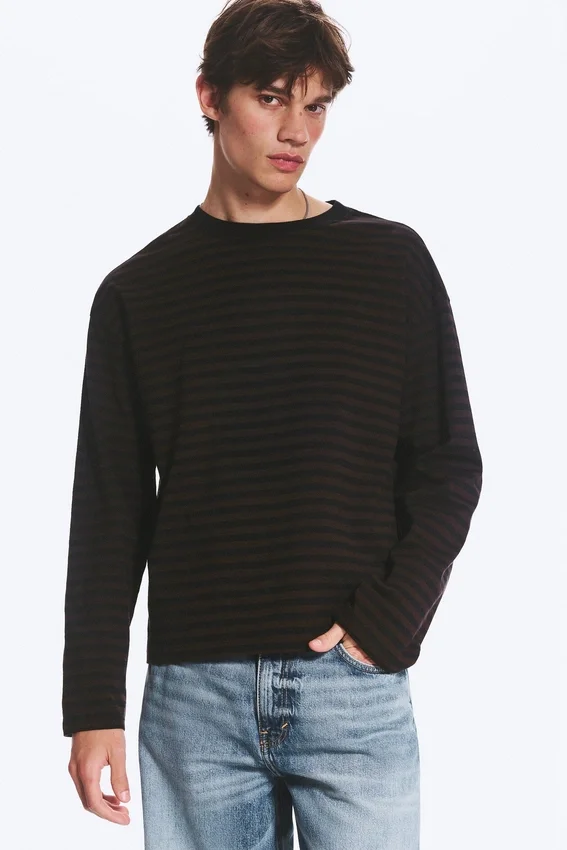 Camiseta holgada de manga larga – Rayas marrón oscuro Camiseta holgada de manga larga – Rayas marrón oscuro