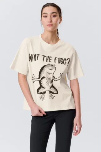 Camiseta holgada estampada – Blanco roto – What the Frog?