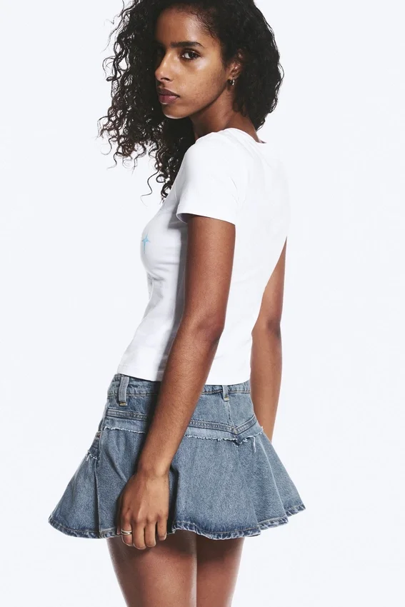 Camiseta mini ajustada con estampados – Blanca – Conejo blanco Camiseta mini ajustada con estampados – Blanca – Conejo blanco