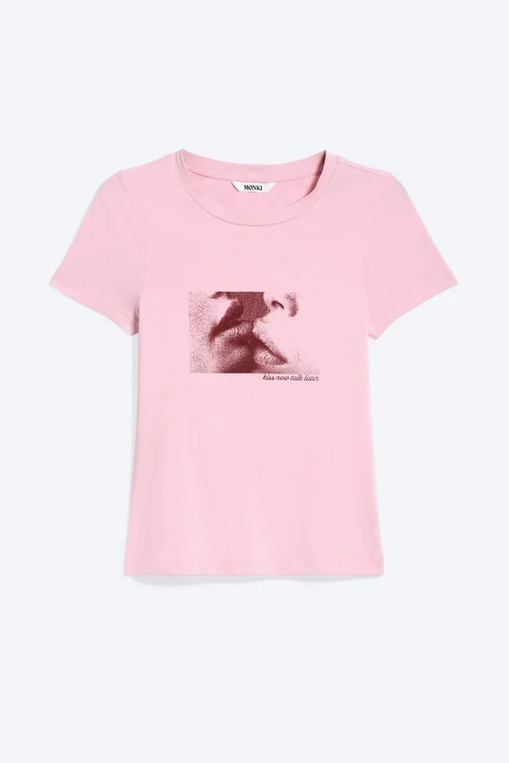 Camiseta mini ajustada con estampados – Rosa – Kiss Camiseta mini ajustada con estampados – Rosa – Kiss