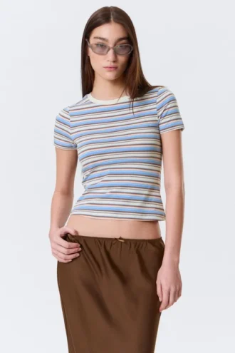 Camiseta mini ajustada – Rayas multicolor azul/rosa