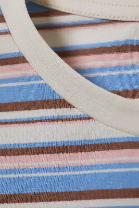 Camiseta mini ajustada – Rayas multicolor azul/rosa Camiseta mini ajustada – Rayas multicolor azul/rosa