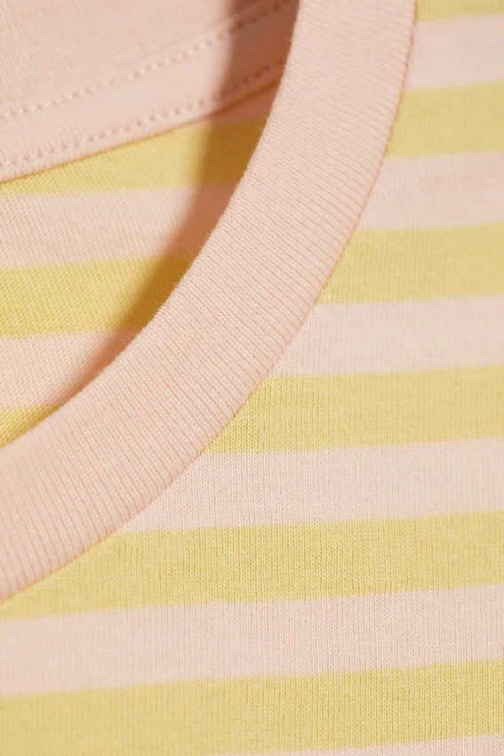 Camiseta mini de corte regular – Rayas amarillo lima/rosa melocotón Camiseta mini de corte regular – Rayas amarillo lima/rosa melocotón