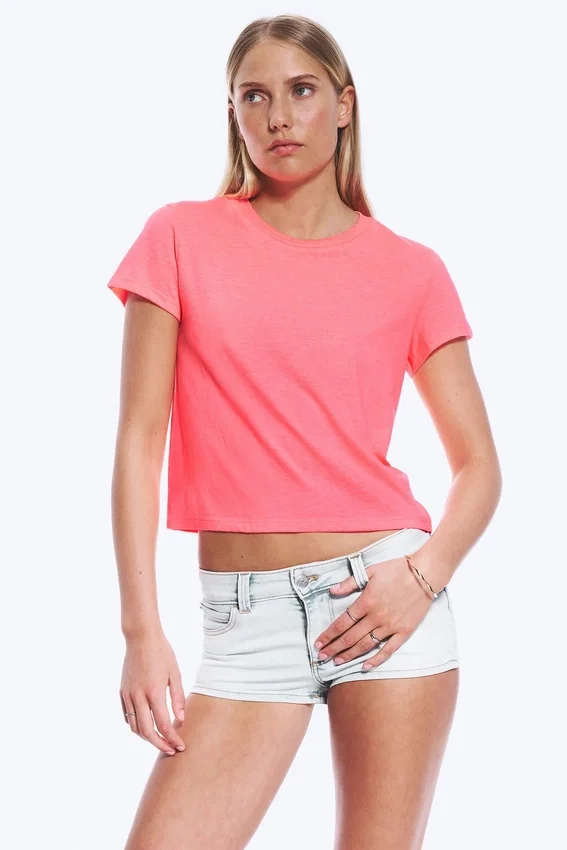 Camiseta mini de corte regular – Rosa neón Camiseta mini de corte regular – Rosa neón