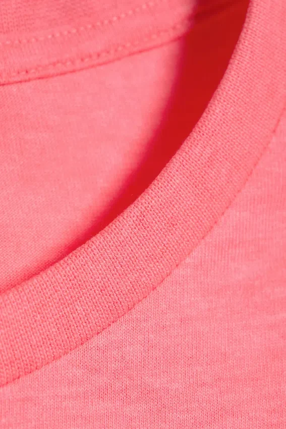 Camiseta mini de corte regular – Rosa neón Camiseta mini de corte regular – Rosa neón