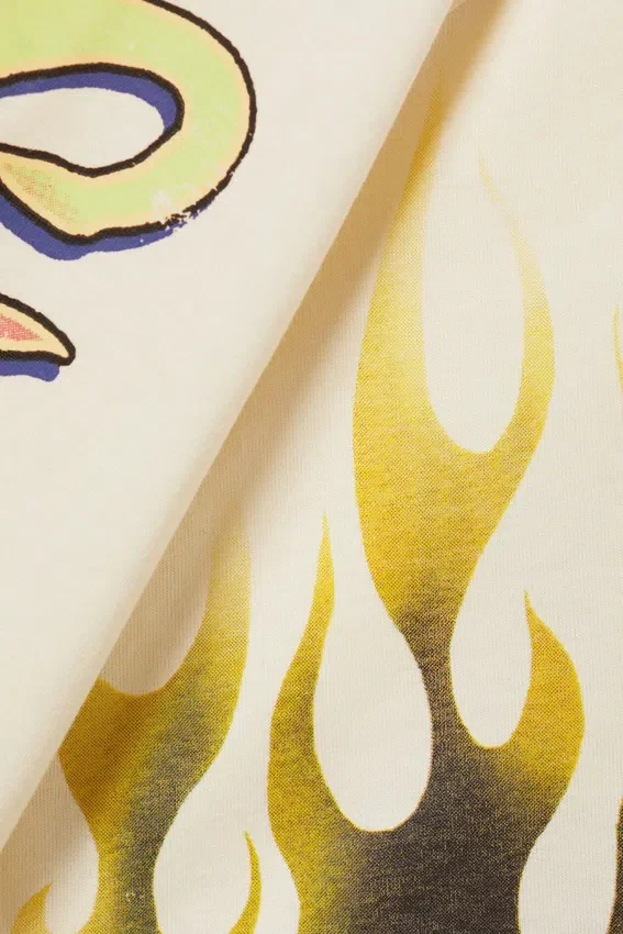 Camiseta oversize – Amarillo claro – Cosmic Blaze Camiseta oversize – Amarillo claro – Cosmic Blaze