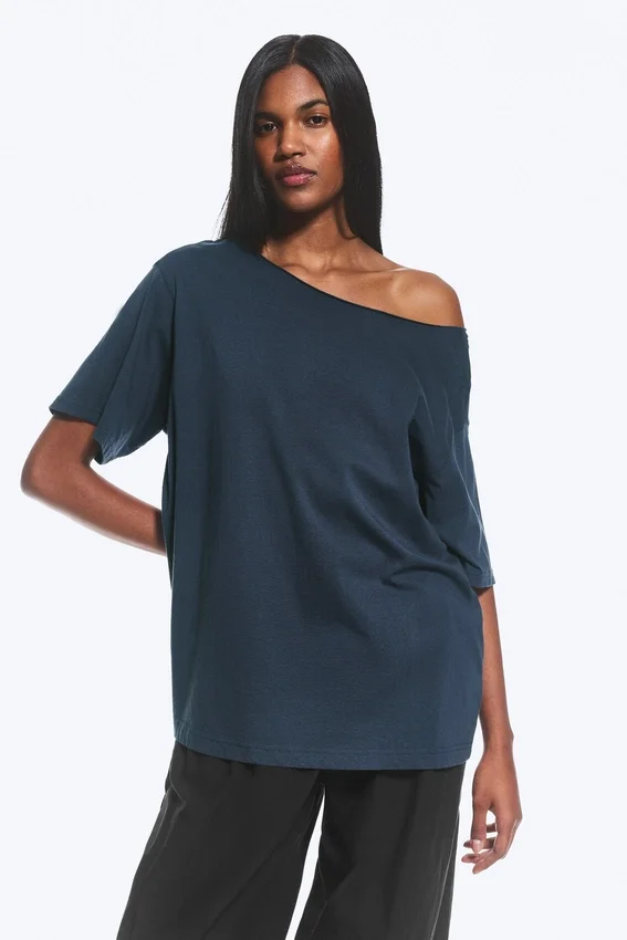 Camiseta oversize con cuello barco – Azul oscuro Camiseta oversize con cuello barco – Azul oscuro