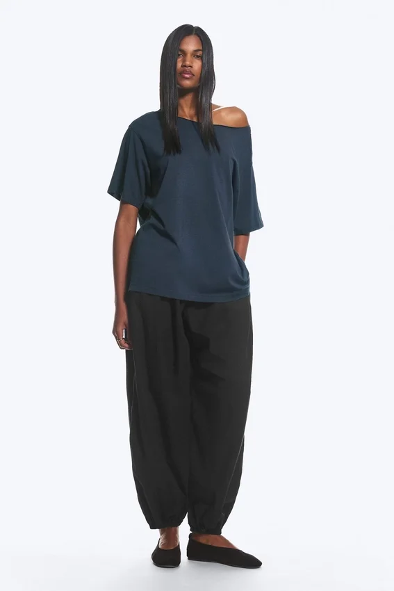 Camiseta oversize con cuello barco – Azul oscuro Camiseta oversize con cuello barco – Azul oscuro