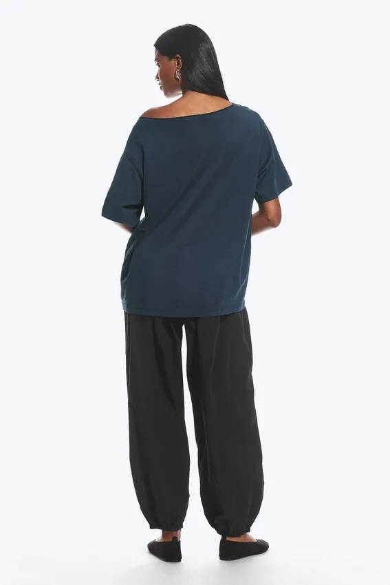 Camiseta oversize con cuello barco – Azul oscuro Camiseta oversize con cuello barco – Azul oscuro