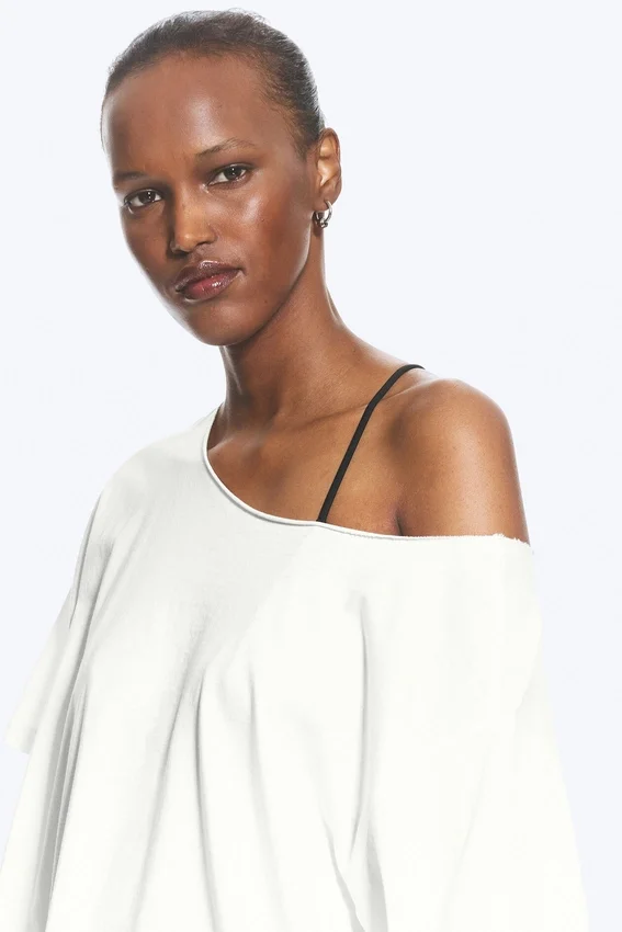 Camiseta oversize con cuello barco – Blanco roto Camiseta oversize con cuello barco – Blanco roto