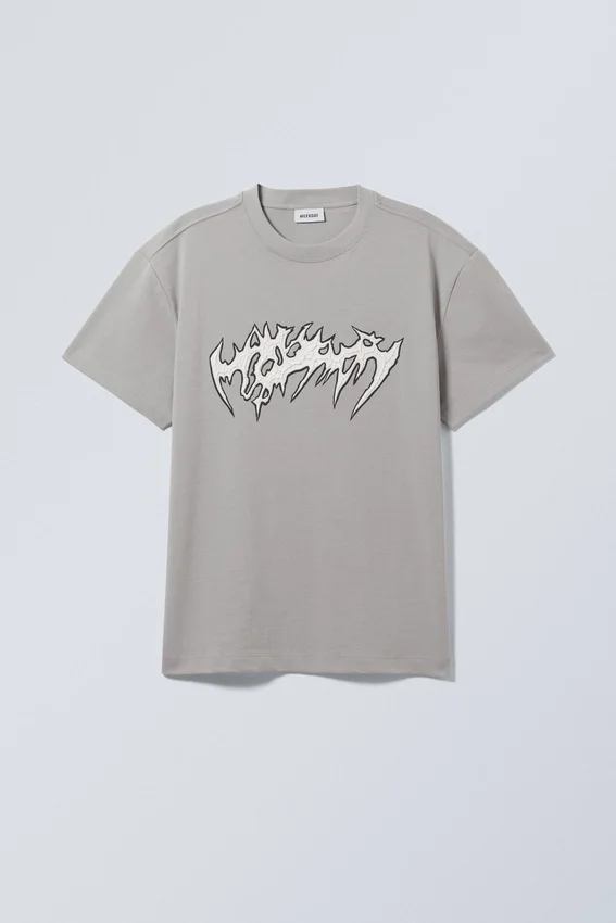 Camiseta oversize con estampados – Banda metálica puntiaguda Camiseta oversize con estampados – Banda metálica puntiaguda