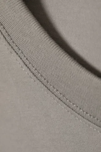 Camiseta oversize con estampados – Gris energía