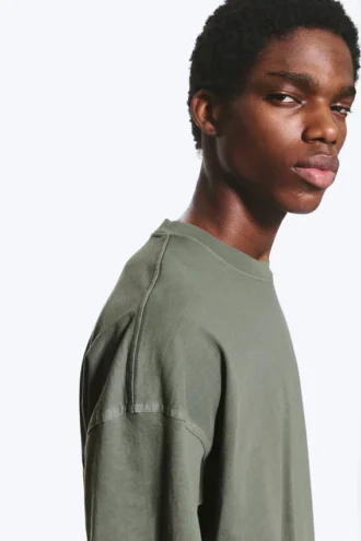 Camiseta oversize de corte cuadrado – Verde caqui claro apagado