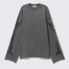 Camiseta oversize de manga larga con pedrería – Gris oscuro