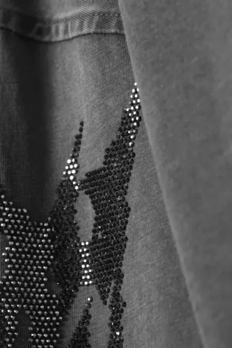 Camiseta oversize de manga larga con pedrería – Gris oscuro