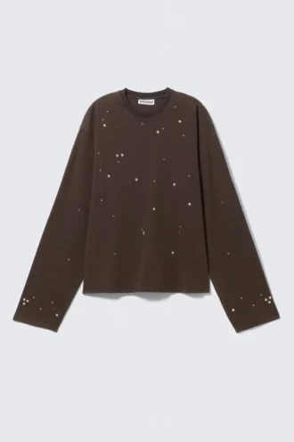 Camiseta oversize de manga larga con tachuelas – Marrón oscuro