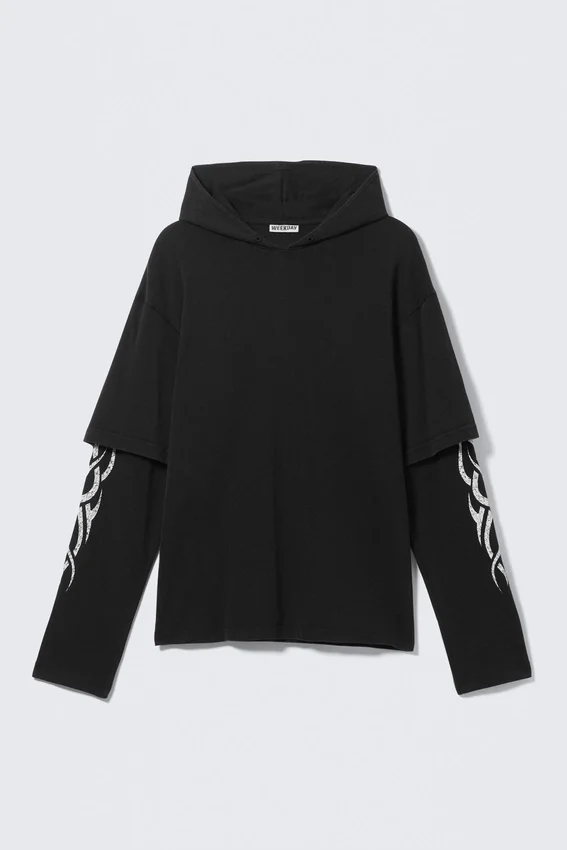 Camiseta oversize de manga larga y doble capa – Negro – Blanco tribal Camiseta oversize de manga larga y doble capa – Negro – Blanco tribal