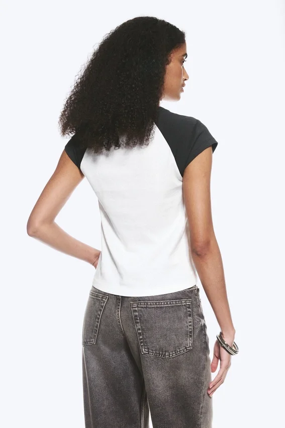 Camiseta raglán de manga corta – Blanco/Gris oscuro Camiseta raglán de manga corta – Blanco/Gris oscuro