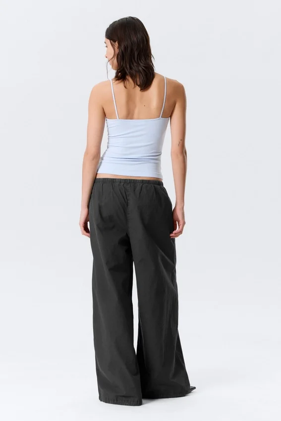 Camiseta sin mangas ajustada con tirantes y cuello redondo – Azul claro Camiseta sin mangas ajustada con tirantes y cuello redondo – Azul claro