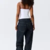 Camiseta sin mangas ajustada con tirantes y cuello redondo – Blanca Camiseta sin mangas ajustada con tirantes y cuello redondo – Blanca