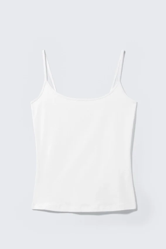 Camiseta sin mangas ajustada con tirantes y cuello redondo – Blanca Camiseta sin mangas ajustada con tirantes y cuello redondo – Blanca