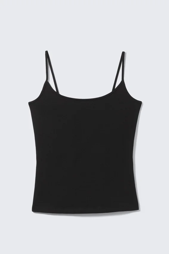 Camiseta sin mangas ajustada con tirantes y cuello redondo – Negro Camiseta sin mangas ajustada con tirantes y cuello redondo – Negro