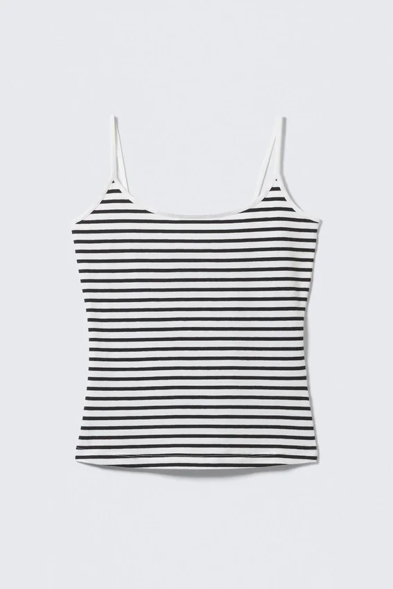 Camiseta sin mangas ajustada con tirantes y cuello redondo – Rayas blancas y negras Camiseta sin mangas ajustada con tirantes y cuello redondo – Rayas blancas y negras