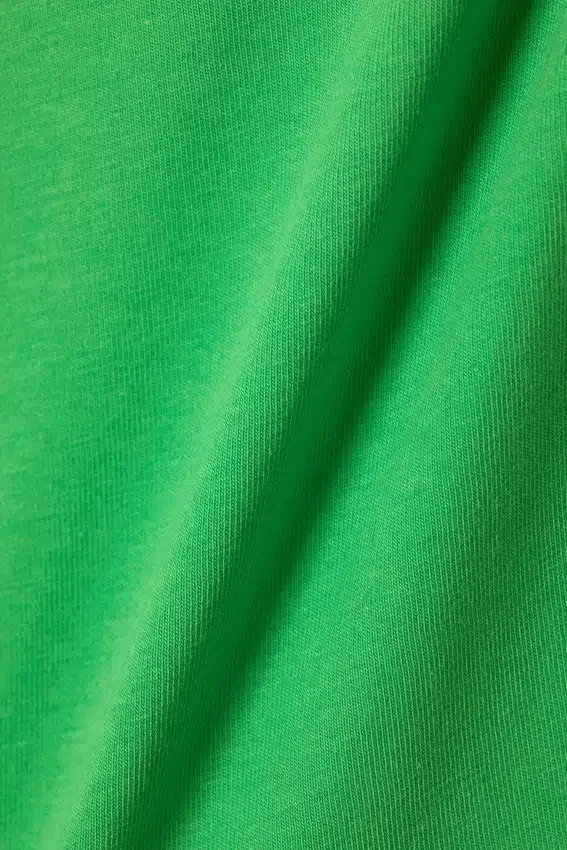 Camiseta sin mangas ajustada con tirantes y cuello redondo – Verde brillante Camiseta sin mangas ajustada con tirantes y cuello redondo – Verde brillante