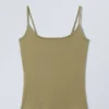 Camiseta sin mangas ajustada con tirantes y cuello redondo – Verde caqui Camiseta sin mangas ajustada con tirantes y cuello redondo – Verde caqui