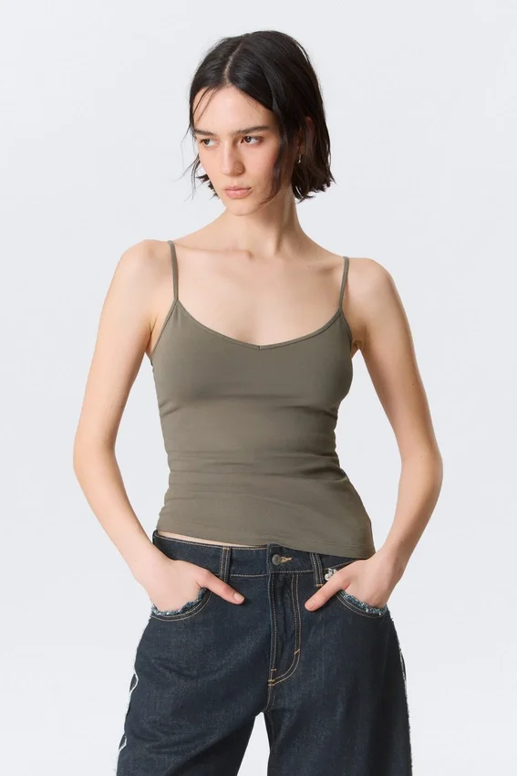 Camiseta sin mangas ajustada de algodón con cuello en V – Gris Camiseta sin mangas ajustada de algodón con cuello en V – Gris