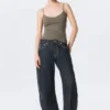 Camiseta sin mangas ajustada de algodón con cuello en V – Gris Camiseta sin mangas ajustada de algodón con cuello en V – Gris