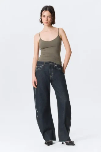 Camiseta sin mangas ajustada de algodón con cuello en V – Gris