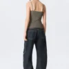 Camiseta sin mangas ajustada de algodón con cuello en V – Gris Camiseta sin mangas ajustada de algodón con cuello en V – Gris