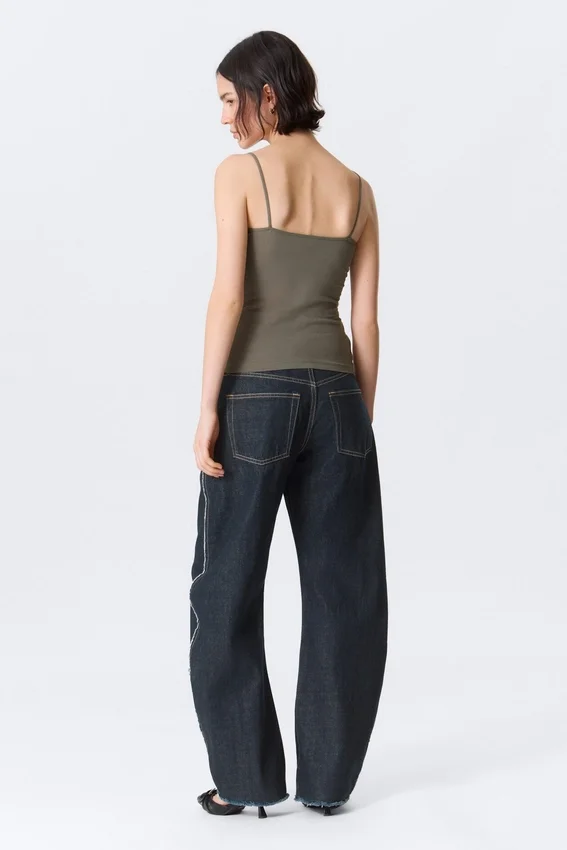 Camiseta sin mangas ajustada de algodón con cuello en V – Gris Camiseta sin mangas ajustada de algodón con cuello en V – Gris