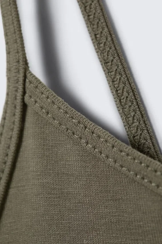 Camiseta sin mangas ajustada de algodón con cuello en V – Gris Camiseta sin mangas ajustada de algodón con cuello en V – Gris